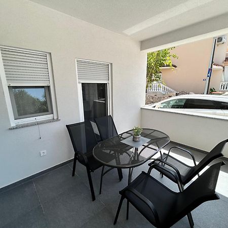 Apartments Dobrenic Vodice Exterior foto