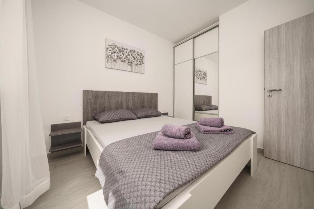 Apartments Dobrenic Vodice Exterior foto