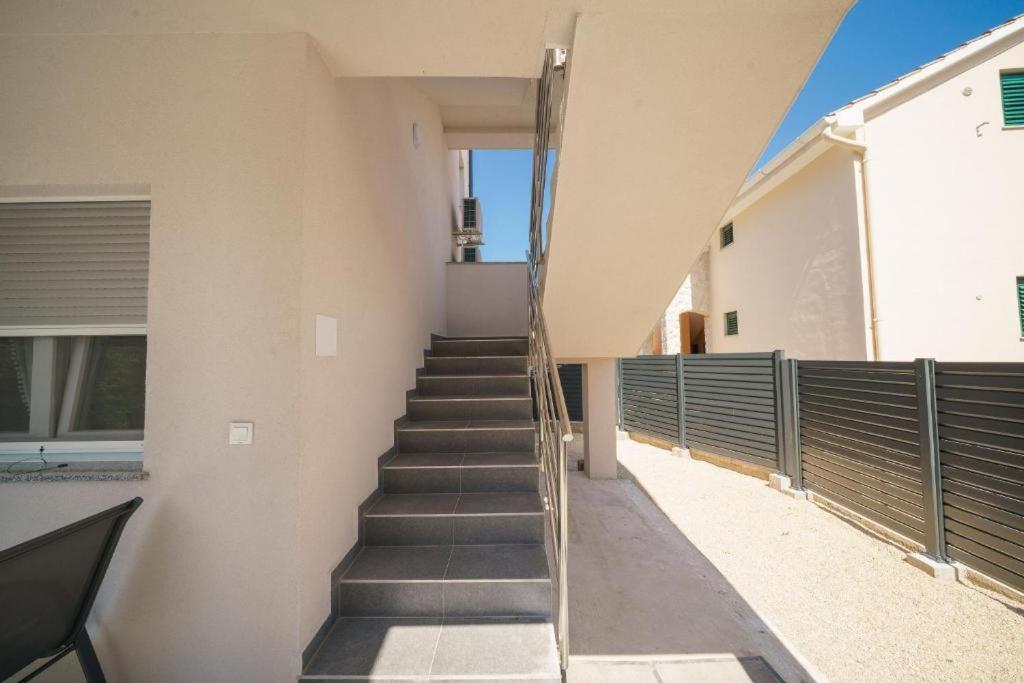Apartments Dobrenic Vodice Exterior foto